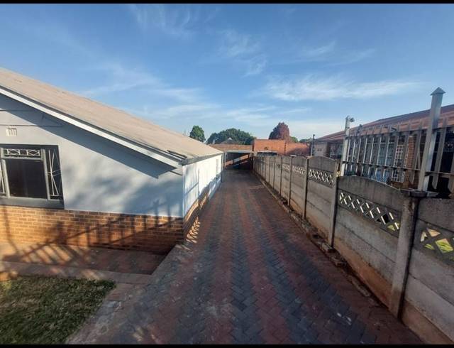 3 BEDROOM PROPERTY TO RENT IN MOUNTAIN VIEW